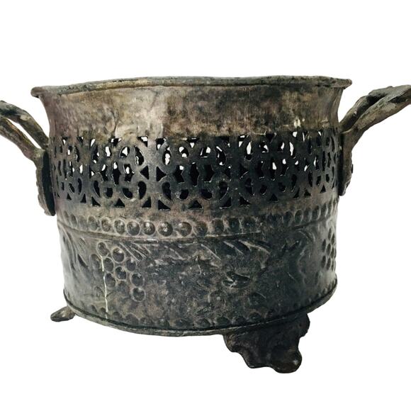 Small Vintage Metal Pot Planter - Picture 4 of 5